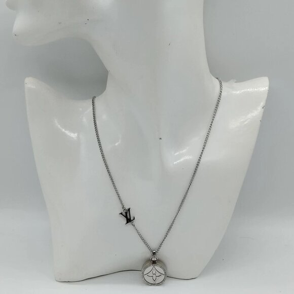 Louis Vuitton Pendant Necklace 560-081425 - Picture 8 of 9